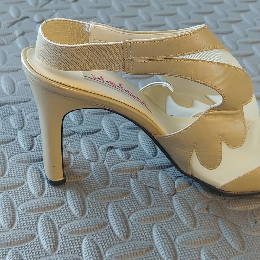 Gold Shoes - Picture 5 of 5